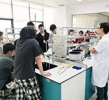 广东医科大学药学院师生来司开展实验教学活动