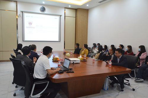 12月3日朱晖主任为来司参观的企业代表介绍公司概况.png